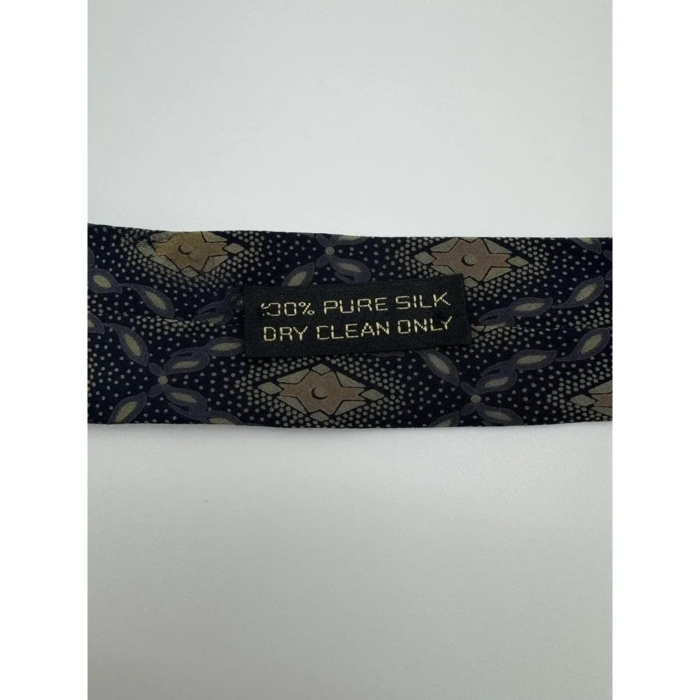 Giorgio Armani Cravatte‎ Silk Tie Black Gray Gold Geometric Medallion Pattern